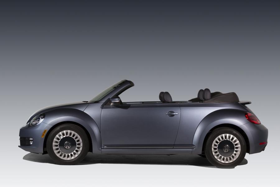  Volkswagen Beetle Convertible Denim 2016 года  (фото 26 из 41)